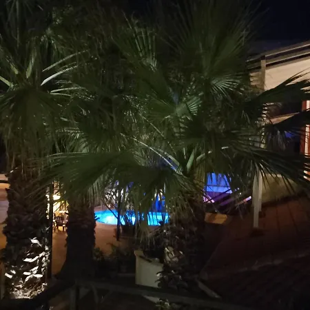 לינה וארוחת בוקר Joli Jardin מרינה די סקבוניאה